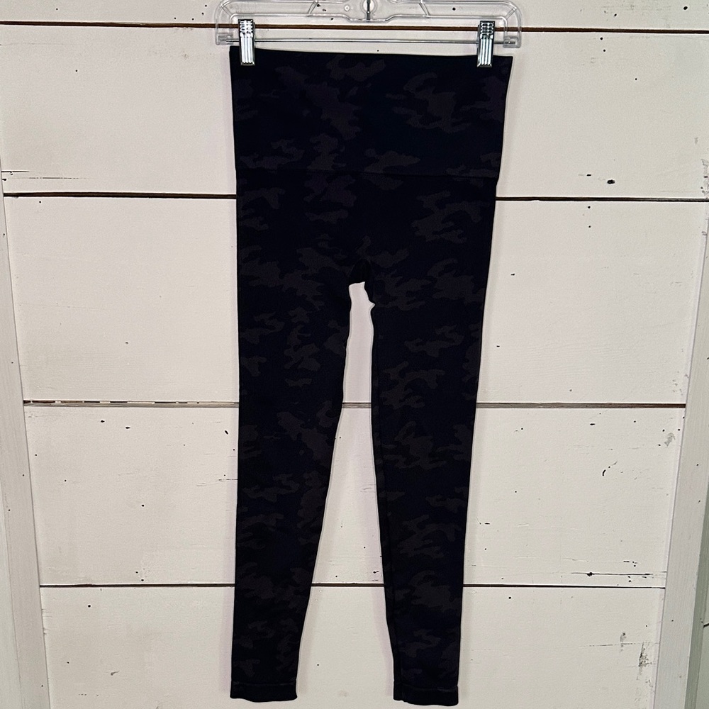 SPANX Women’s Camo Leggings Medium